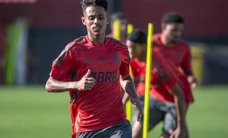 Gabriel Barros, do Flamengo, alerta para clássico no Brasileiro Sub-20: 'Mata-mata é outro campeonato'