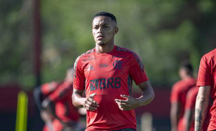 Joia da base do Flamengo, Lázaro entra na mira de clube inglês