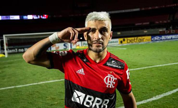 Em meio a imbróglio, Arrascaeta manda recado à torcida do Flamengo: 'Amo vocês'
