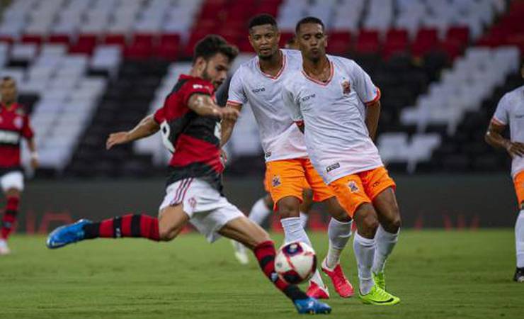 Torcedores do Rio ficam sem assistir à estreia do Flamengo no Carioca por problema em sinal da Record