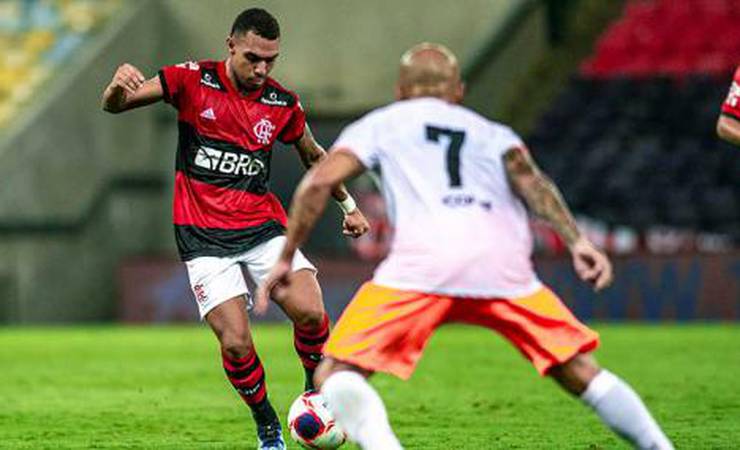 Torcedores do Flamengo repercutem transmissão de jogo do Campeonato Carioca na Record