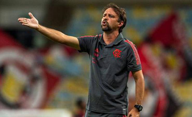 Maurício Souza admite nervosismo de jovens, mas diz: 'Mostraram que podem representar bem o Flamengo'