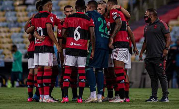 Bastidores: Gabriel Batista e Natan puxam coro de motivação antes de vitória do Flamengo; assista