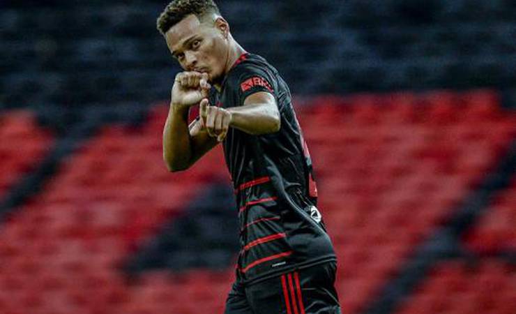 Muniz destaca entrosamento com companheiros do Flamengo e revela inspiração em atacantes europeus