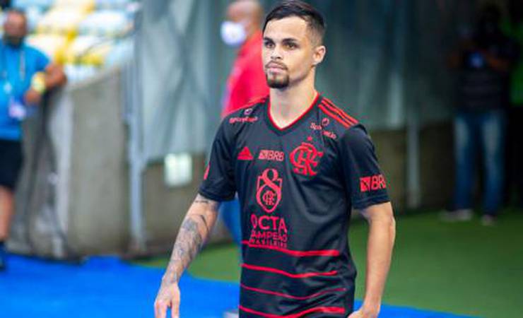 Após faltar reapresentação, Michael recebe multa e é reintegrado ao elenco do Flamengo