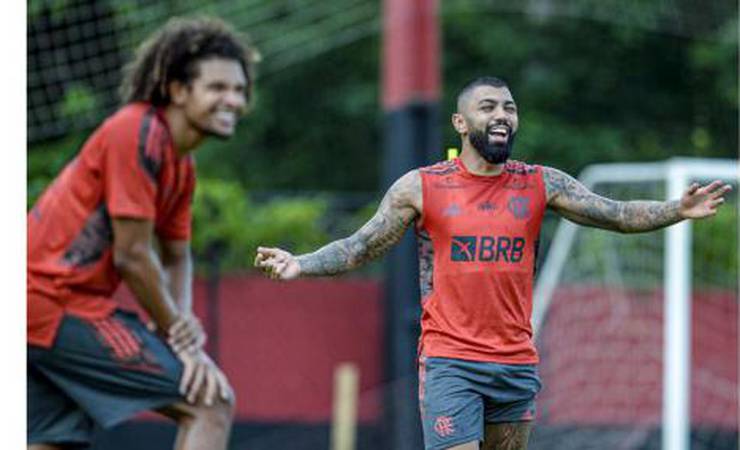 Flamengo se divide em grupos e treina em dois períodos por conta do Carioca; veja imagens
