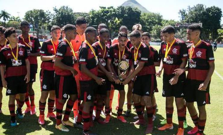 Flamengo vence o Madureira no Sub-15 e no Sub-17 e conquista título da Copa FCB nas duas categorias