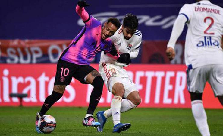 Neymar celebra volta ao PSG e brinca com 'rival' Lucas Paquetá: 'Tentou ficar com minha camisa'