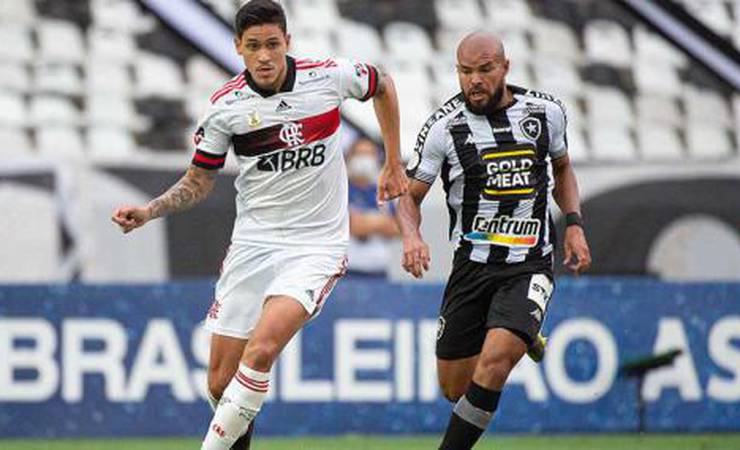 Ainda sem embalar em clássicos, Pedro tem chance de aumentar a 'dor de cabeça' de Ceni contra o Botafogo