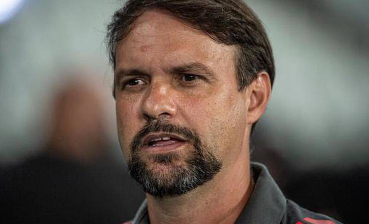 Mauricio Souza valoriza elenco do Flamengo e explica entrada de Rodinei: 'Pedido do professor Rogério'