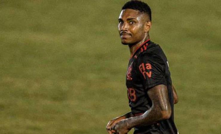 Vitinho comemora segundo gol na temporada, lamenta empate e analisa: 'Amassamos o adversário'