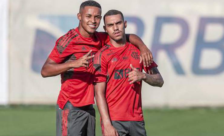 Goiás tem interesse em três 'garotos do Ninho' e aguarda definição do Flamengo