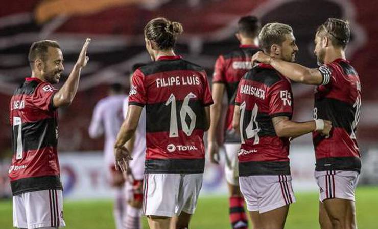 Com dois títulos na mira e estreia na Libertadores, Flamengo tem abril decisivo pela frente; veja calendário