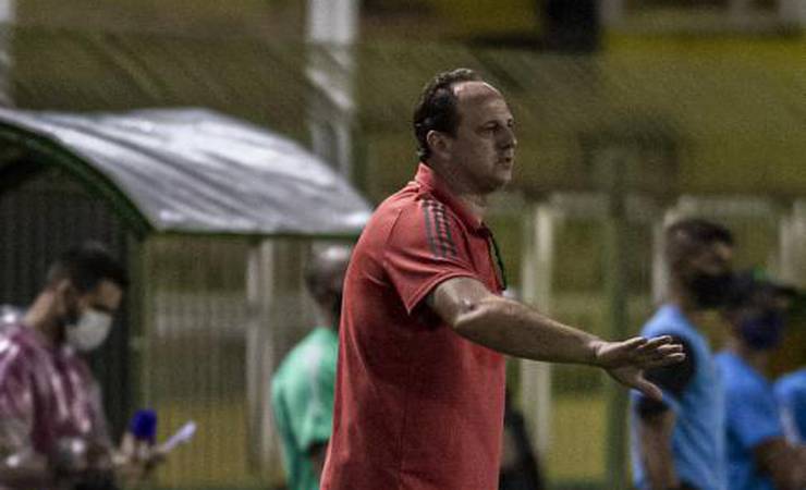 Ceni elogia atuação do Flamengo e indica permanência de Arão como zagueiro: 'Vejo muito potencial'