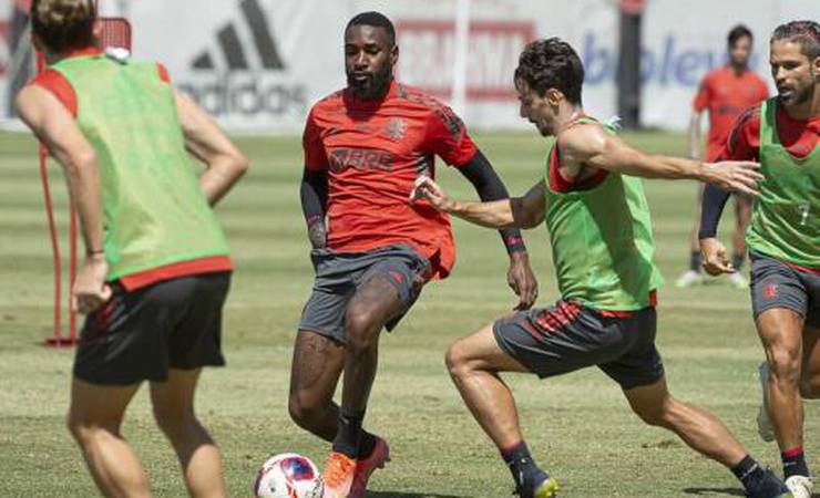 Rodrigo Caio treina entre titulares do Flamengo e deve voltar ao time ao lado de Willian Arão