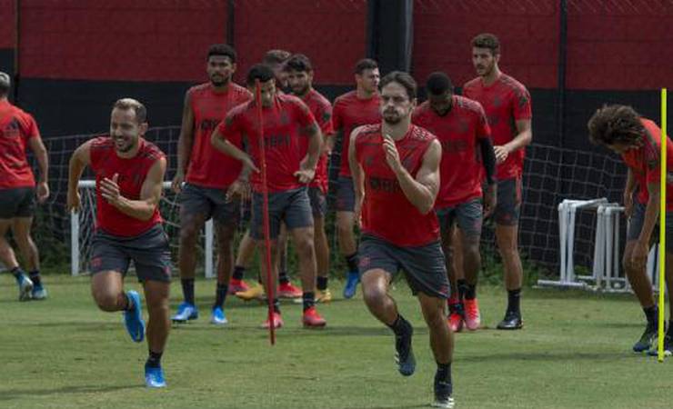 Governo da Argentina anuncia medida restritiva, e Conmebol analisa mudar horário de Vélez x Flamengo