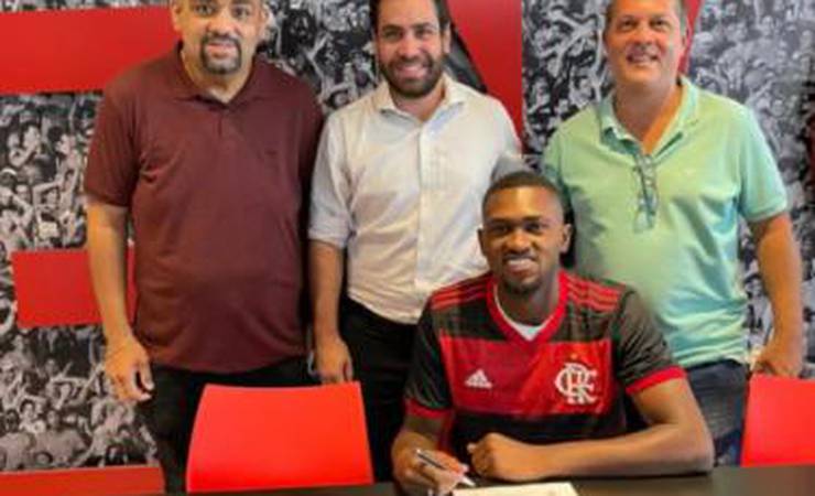 Flamengo renova com Otávio até 2023 e estipula multa astronômica para clubes do exterior