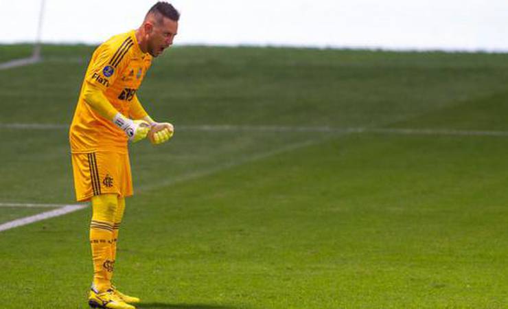 Diego Alves 'aposenta' camisa amarela: 'Fez parte da minha história e da história do Flamengo'