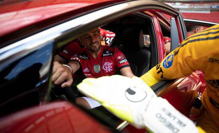 Eleito o melhor jogador da Supercopa, Arrascaeta é premiado com carro de R$ 200 mil
