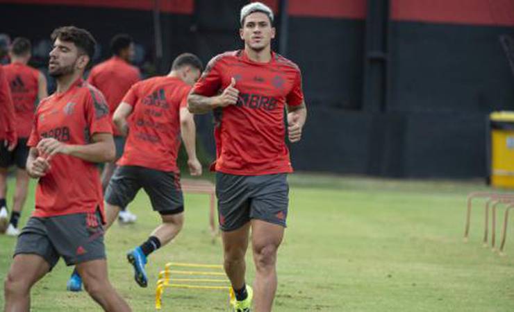 Sem titulares e com Pedro de volta, Flamengo divulga os relacionados para encarar a Portuguesa; veja lista