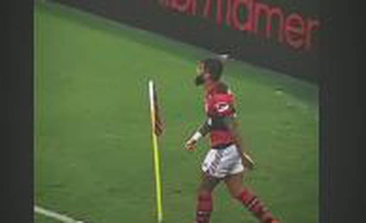 Na internet, volante do Vasco cutuca Gabigol após provocações em clássico com Flamengo