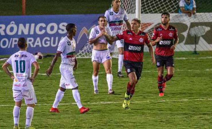 Portuguesa sai na frente, mas Flamengo empata com gols de Pedro