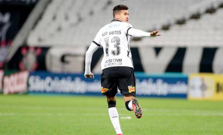 Após mais de dois anos e duas cirurgias, Léo Santos volta a jogar pelo Corinthians