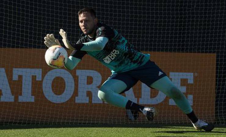 Antes da estreia contra o Vélez, Flamengo treina no CT do Boca Jrs; 'Estamos preparados', diz Diego Alves