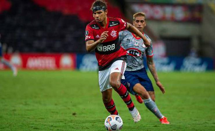 Arão exalta vitória do Flamengo na Libertadores: 'Resultado fundamental pra nossas pretensões'