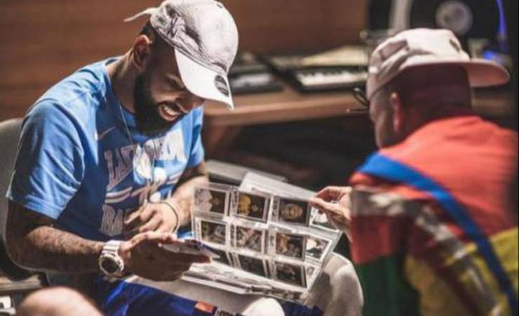 Gabigol no rap? Atacante do Flamengo aparece ao lado de rappers em estúdio do produtor Papatinho