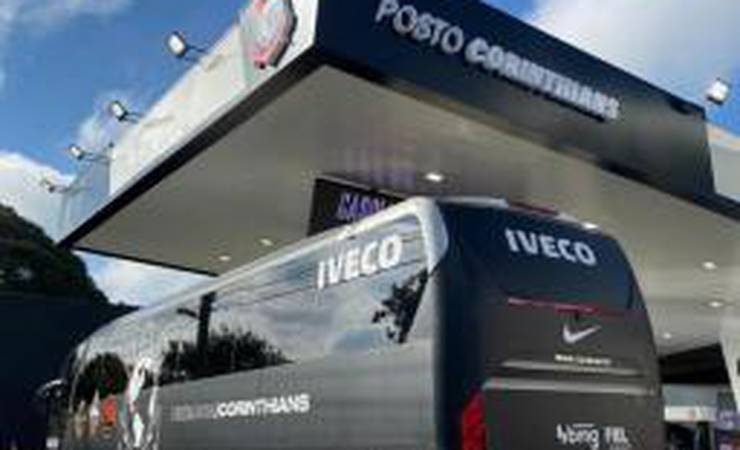 Corinthians inaugura posto oficial com combustível a preço de cerveja; entenda