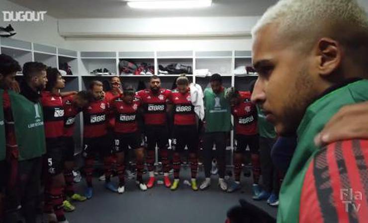 VÍDEO: com direito a discursos de Diego e Gabigol, veja os bastidores da vitória do Flamengo sobre a LDU