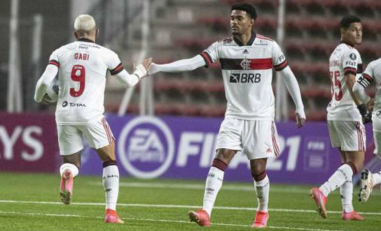 Ataque encaminha classificação no Chile, mas sequência de erros e gols sofridos incomoda no Flamengo