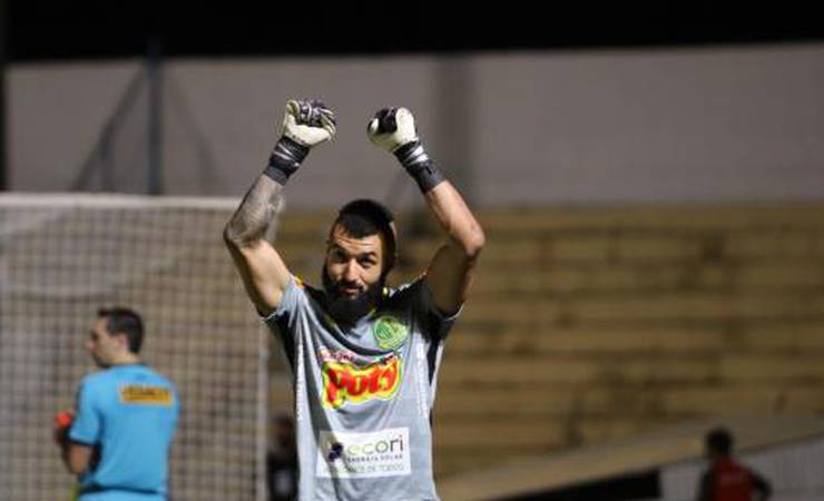 Muralha é herói do Mirassol ao defender dois pênaltis e desabafa: 'Tive que rodar o mundo para sumir'