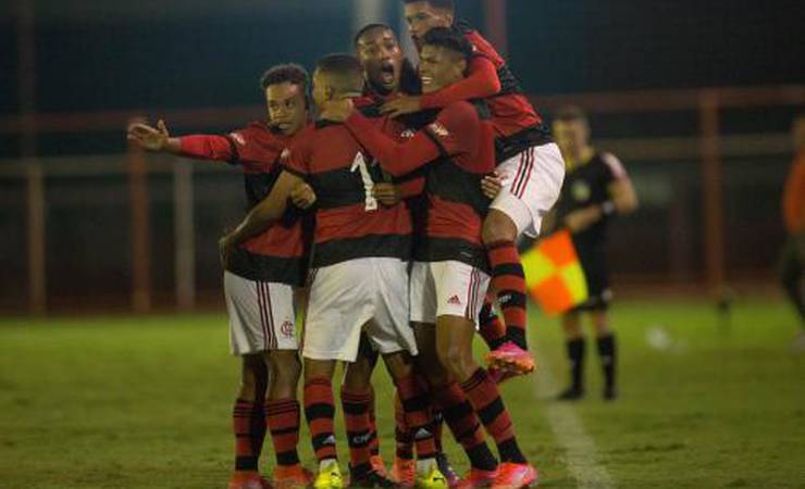 Em jogo de sete gols, Flamengo vence o Grêmio e segue com 100% no Brasileirão Sub-17