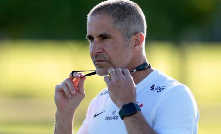 Mauro Cezar Pereira: 'Contratação de Sylvinho pelo Corinthians caracteriza falta de opção'