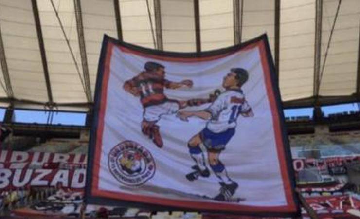 Romário agradece 'homenagem' de torcida do Flamengo em confronto na Libertadores