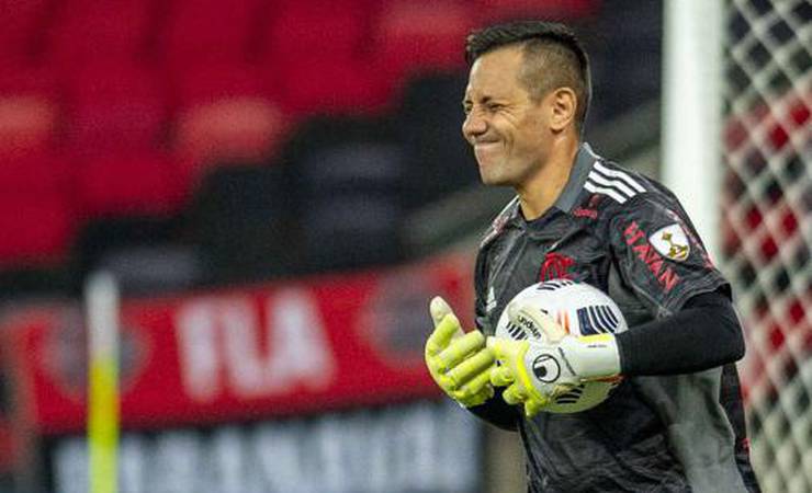 Ventilado na Juventus, Diego Alves tem 'facilitador' no contrato caso queira deixar o Flamengo