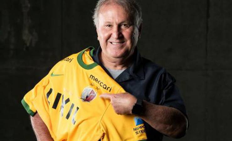 Com Zico como modelo, Kashima Antlers lança uniforme em homenagem à Seleção Brasileira