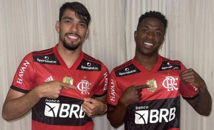 Lucas Paquetá e Vini Jr posam com camisas do Flamengo: 'Bateu saudades'