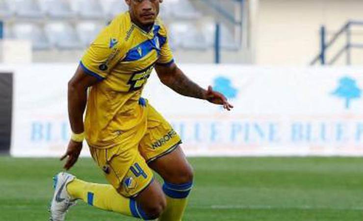 Emprestado pelo Flamengo, Rafael Santos avalia primeira experiência no futebol europeu: 'Evolui muito'