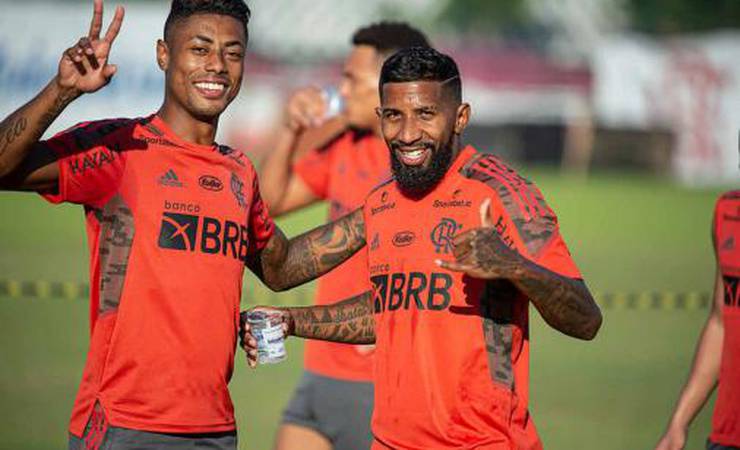 VÍDEO: Com a presença de Rodinei, Flamengo inicia período de treinos