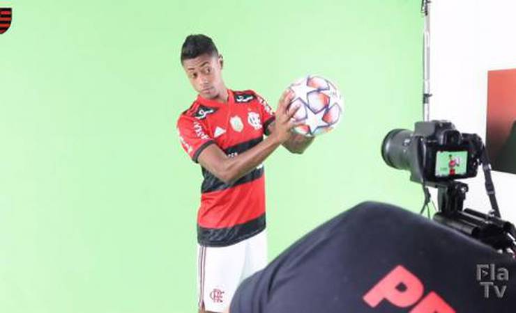 VÍDEO: veja os bastidores dos jogadores do Flamengo em sessão de fotos com o uniforme versão 2021