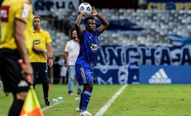 Klebinho, do Flamengo, deixa o Cruzeiro após um mês no clube