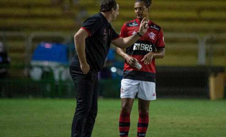 'O sistema defensivo do Flamengo é falho', dispara Renato Maurício Prado