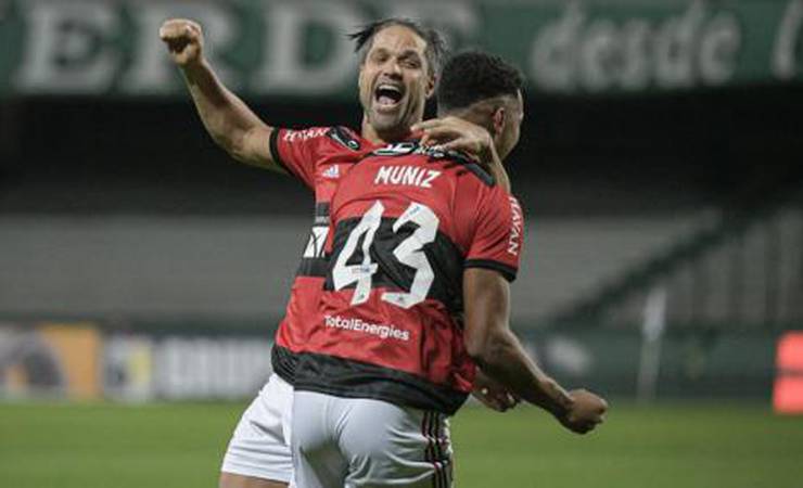 Rodrigo Muniz marca, e Flamengo vence o Coritiba pela Copa do Brasil