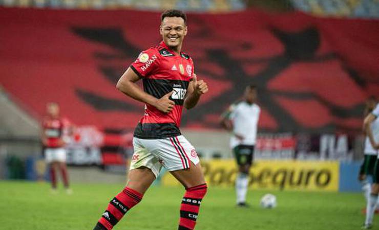 Após 'não' a assédio europeu, Muniz aproveita chances e aumenta leque de opções no ataque do Flamengo