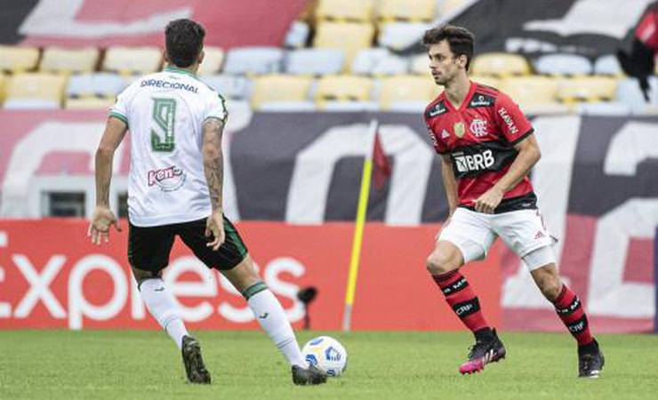 Rodrigo Caio divide bom momento da defesa do Flamengo com os atacantes