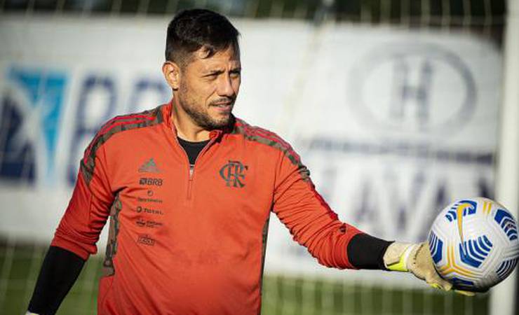 Retorno de pilares dá solidez à defesa do Flamengo em duelo com o Coritiba
