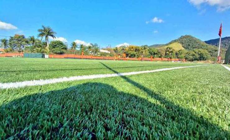 Flamengo inaugura novo campo de grama sintética no Ninho do Urubu; veja fotos